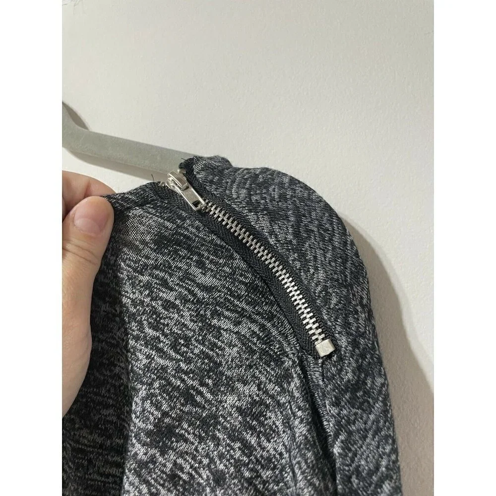 Carmen Marc Valvo Grey Boatneck Zipper Detail Blouse Size Small - Picture 4 of 5